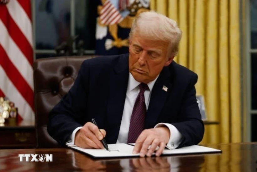 Tổng thống Donald Trump ký lệnh hành pháp nhằm giảm giá thuốc