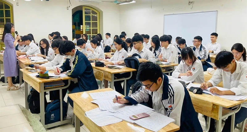 Thi tốt nghiệp THPT 2025: Thầy trò dốc sức trên đường đua “vượt vũ môn”