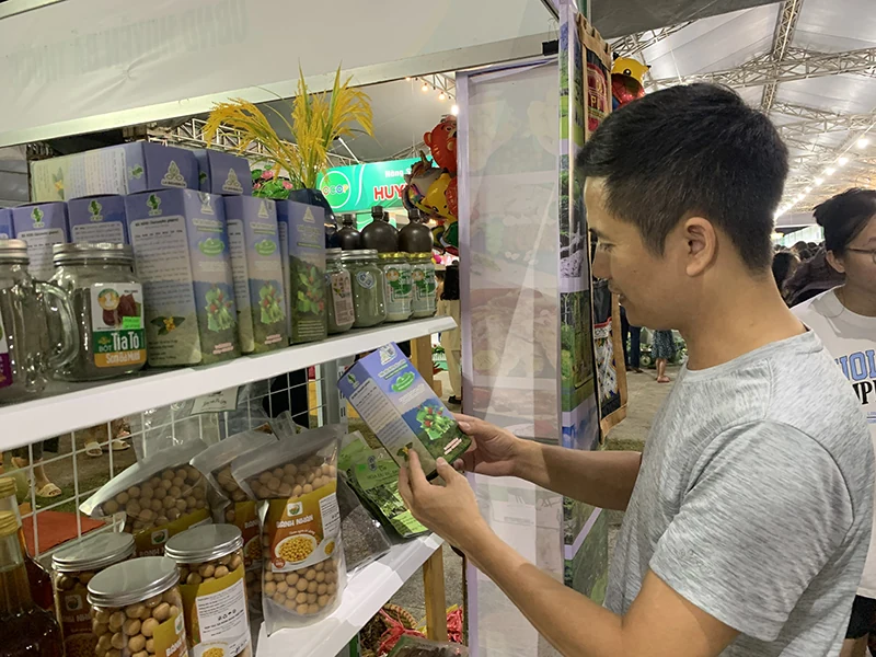 Cẩn trọng khi mua hàng theo lời giới thiệu từ người nổi tiếng