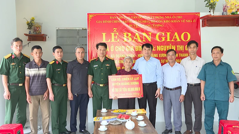 Quảng Xương: Bàn giao nhà tình nghĩa cho hộ nghèo