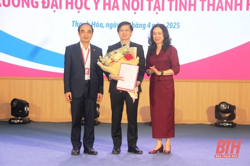 Công bố quyết định bổ nhiệm Phó Giám đốc Phân hiệu Trường Đại học Y Hà Nội tại Thanh Hóa