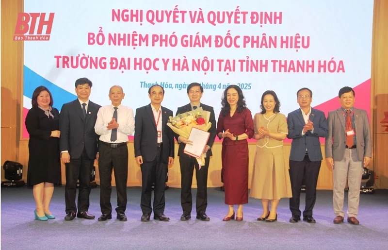 Công bố quyết định bổ nhiệm Phó Giám đốc Phân hiệu Trường Đại học Y Hà Nội tại Thanh Hóa