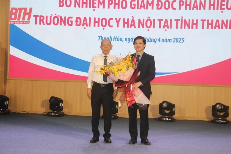 Công bố quyết định bổ nhiệm Phó Giám đốc Phân hiệu Trường Đại học Y Hà Nội tại Thanh Hóa