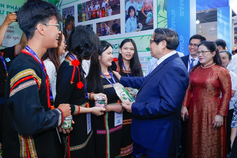 Thủ tướng: “Thần tốc táo bạo” để đưa Việt Nam trở thành trung tâm đổi mới sáng tạo