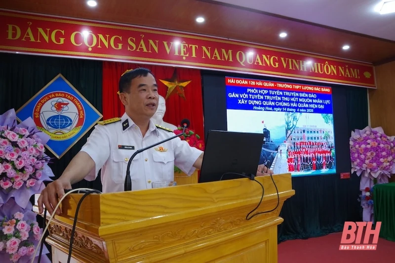 Hải đoàn 128 Hải quân phối hợp tuyên truyền biển, đảo gắn với thu hút nguồn nhân lực tại Thanh Hóa
