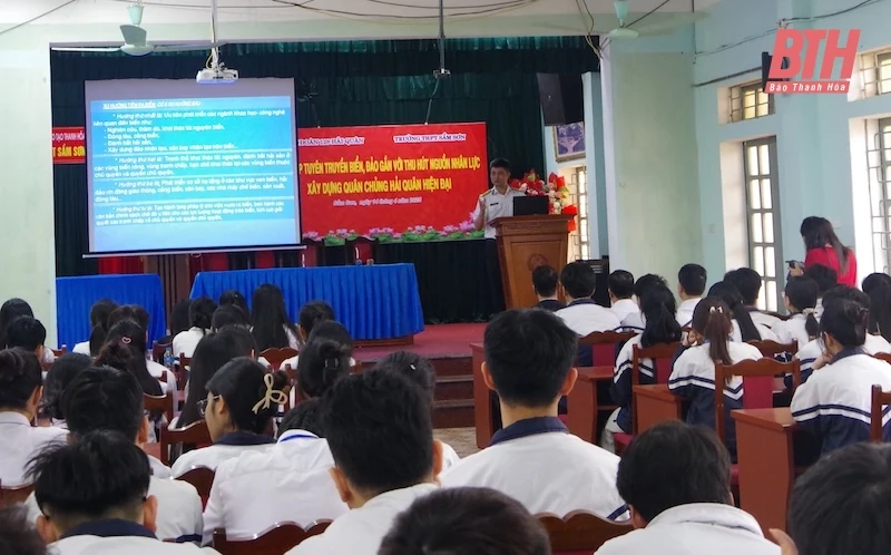 Hải đoàn 128 Hải quân phối hợp tuyên truyền biển, đảo gắn với thu hút nguồn nhân lực tại Thanh Hóa