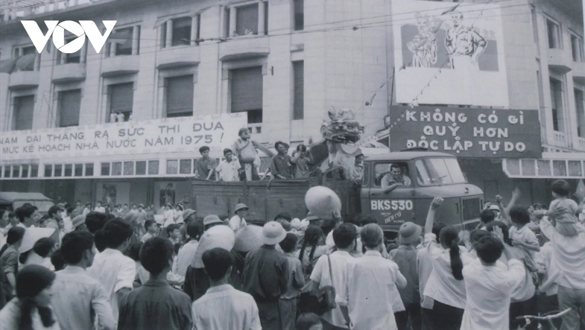 Xúc động nghe lại bài bình luận của Đài Tiếng nói Việt Nam ngày 30/4/1975