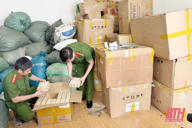 Khám xét khẩn cấp 6 địa điểm, phát hiện kho nguyên liệu khủng để sản xuất thuốc tân dược giả