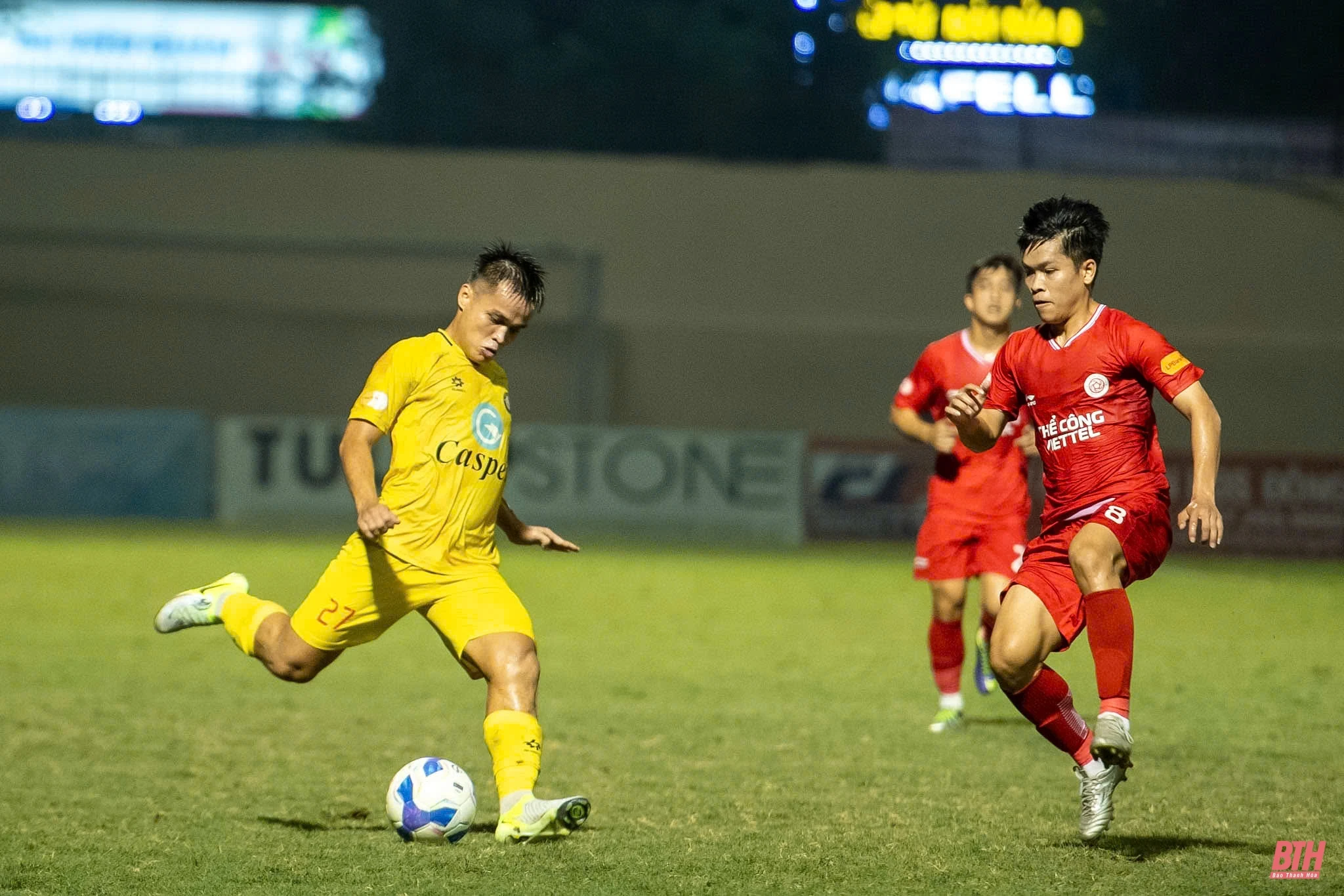 Đông Á Thanh Hóa: Rũ bùn đứng dậy...
