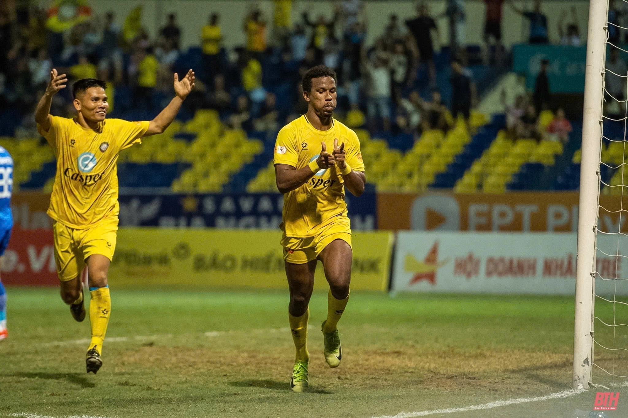 Đông Á Thanh Hóa: Rũ bùn đứng dậy...