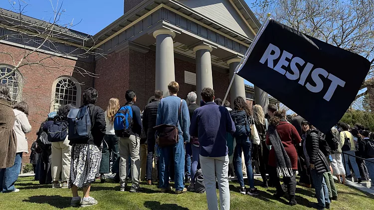 Đại học Harvard kiện chính quyền Mỹ