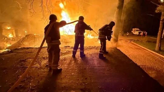 Nga không kích Ukraine xuyên đêm