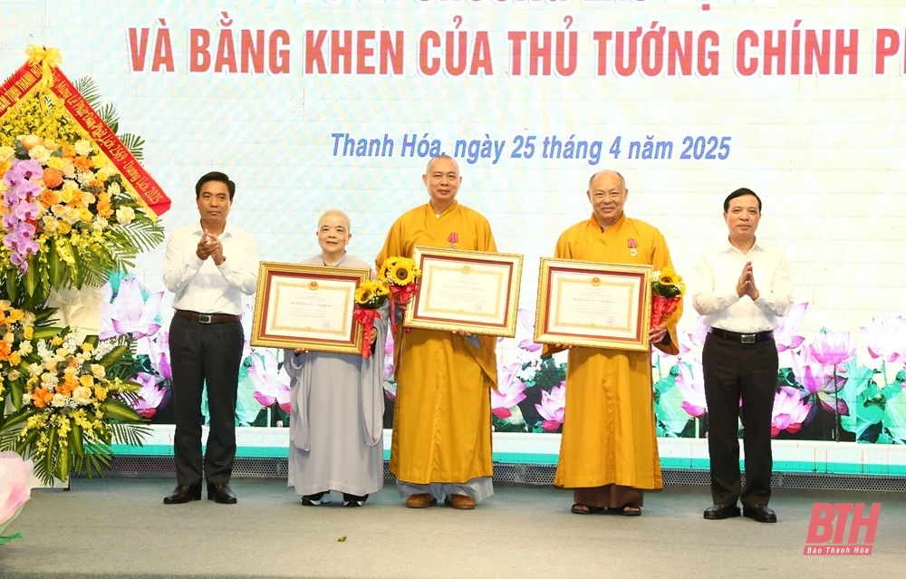 Lãnh đạo tỉnh gặp mặt và chúc mừng các chức sắc, chức việc Phật giáo nhân dịp lễ Phật đản (Phật lịch 2569 - Dương lịch 2025)