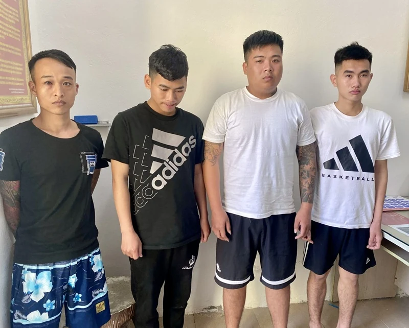 Bắt giữ nhóm đối tượng thu tiền “bảo kê” của những người buôn bán, kinh doanh tại Khu du lịch biển Hải Tiến