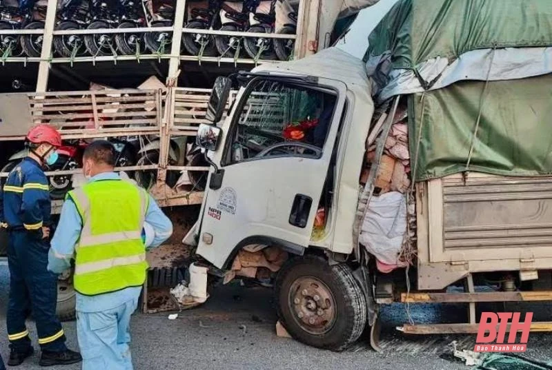 Tai nạn trên cao tốc đoạn qua Thanh Hóa, 2 người tử vong