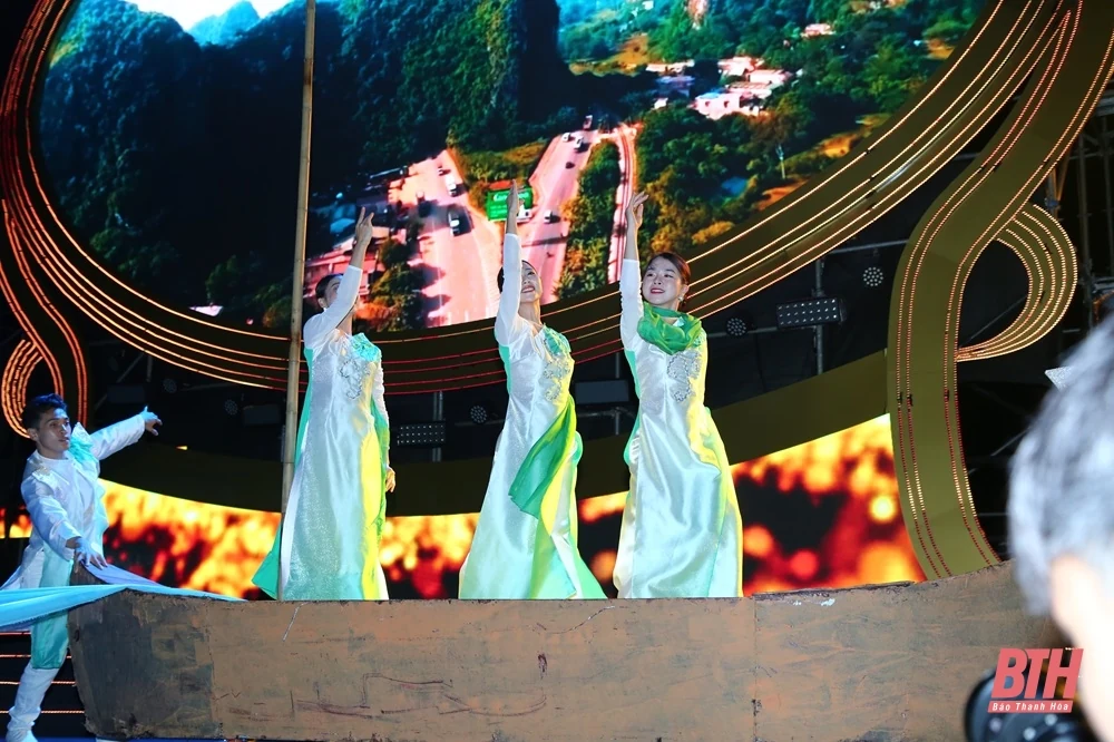 Tổng duyệt chương trình nghệ thuật “Sầm Sơn - Khát vọng tỏa sáng”