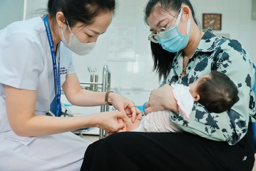 Bộ Y tế nhận 500.000 liều vaccine phòng bệnh sởi cho chiến dịch lần 3