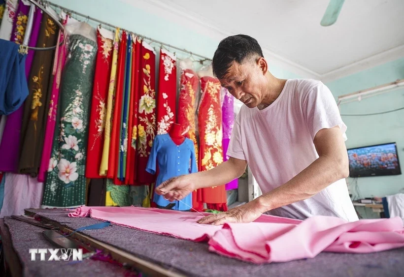 Làng nghề áo dài Trạch Xá chứa đựng giá trị văn hóa phi vật thể vô cùng quý giá