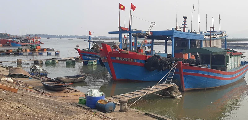 Thiêng liêng giữa trùng khơi