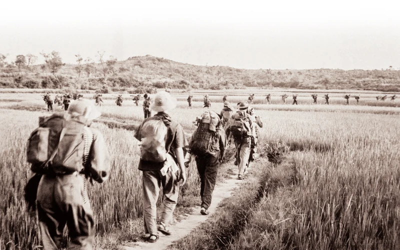 Tất cả vì tiền tuyến, tất cả để đánh thắng giặc Mỹ xâm lược