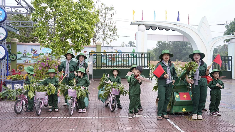 Trường Mầm non thị trấn Yên Cát tổ chức hoạt động trải nghiệm “Hào khí Việt Nam”