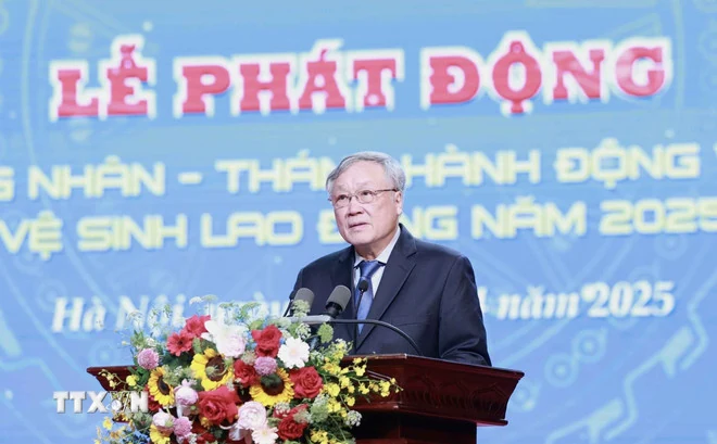 Kết hợp nhiều hoạt động giữa tôn vinh và bảo vệ người lao động trong tháng Năm