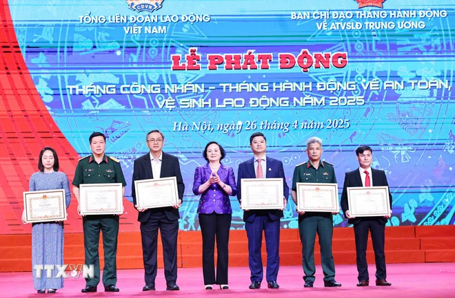 Kết hợp nhiều hoạt động giữa tôn vinh và bảo vệ người lao động trong tháng Năm