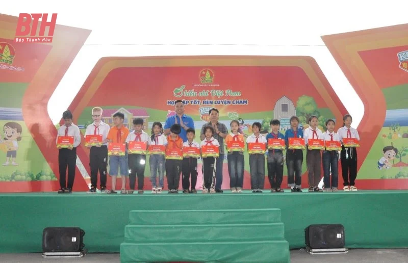 Sôi nổi ngày hội “Thiếu nhi Việt Nam - Học tập tốt, rèn luyện chăm”