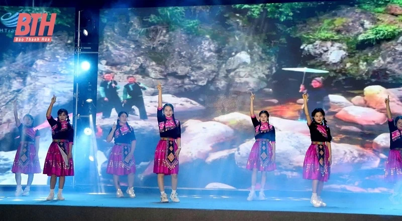 Giao lưu văn nghệ với chủ đề “Vũ điệu khoẻ đẹp”