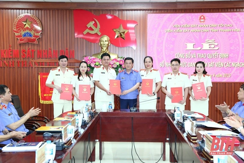 Viện Kiểm sát Nhân dân tỉnh Thanh Hóa công bố và trao quyết định bổ nhiệm chức danh kiểm sát viên các ngạch