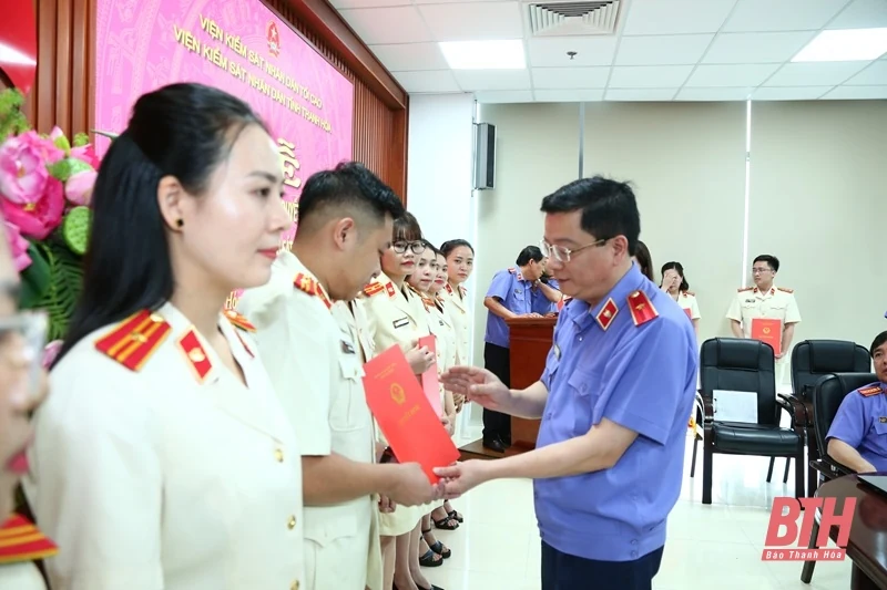 Viện Kiểm sát Nhân dân tỉnh Thanh Hóa công bố và trao quyết định bổ nhiệm chức danh kiểm sát viên các ngạch