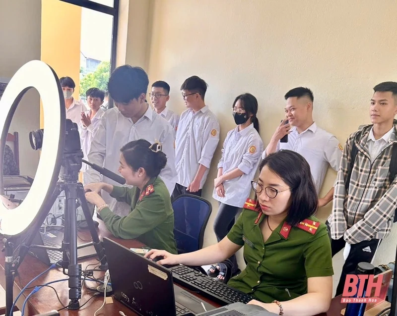 Nỗ lực cấp căn cước và tài khoản định danh điện tử trong dịp lễ 30/4-1/5