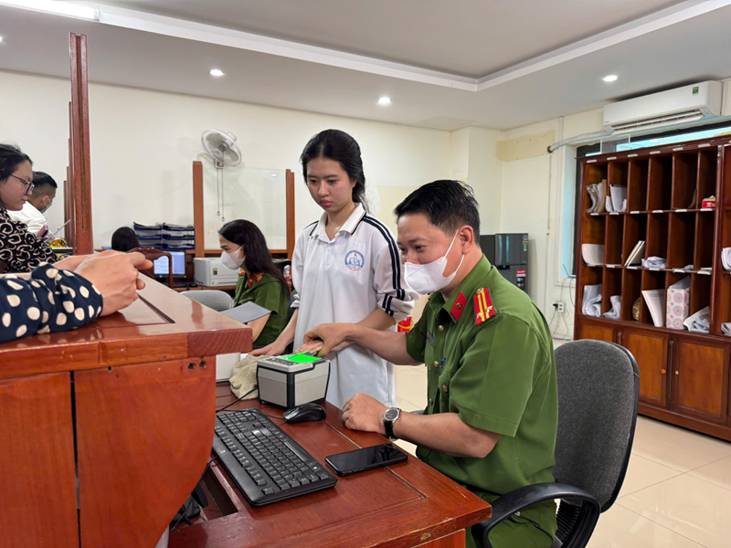 Nỗ lực cấp căn cước và tài khoản định danh điện tử trong dịp lễ 30/4-1/5