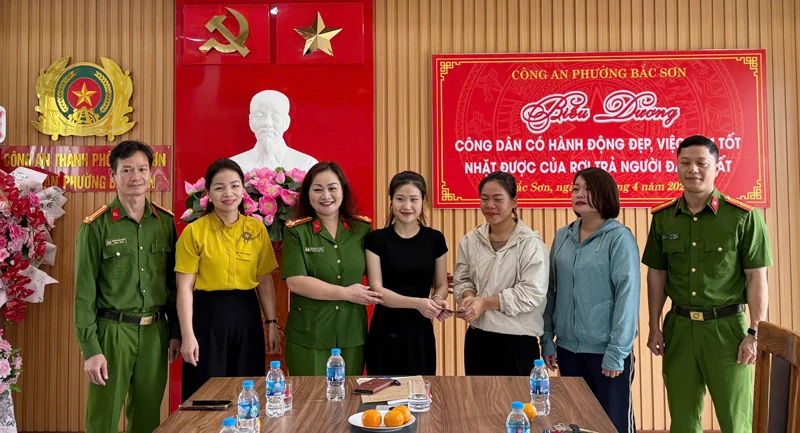 Biểu dương công dân có hành động đẹp nhặt được của rơi, trả lại người đánh mất