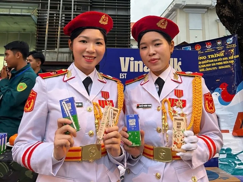 Hơn 150.000 sản phẩm Vinamilk tiếp sức các lực lượng và người dân tham gia đại lễ 30/4