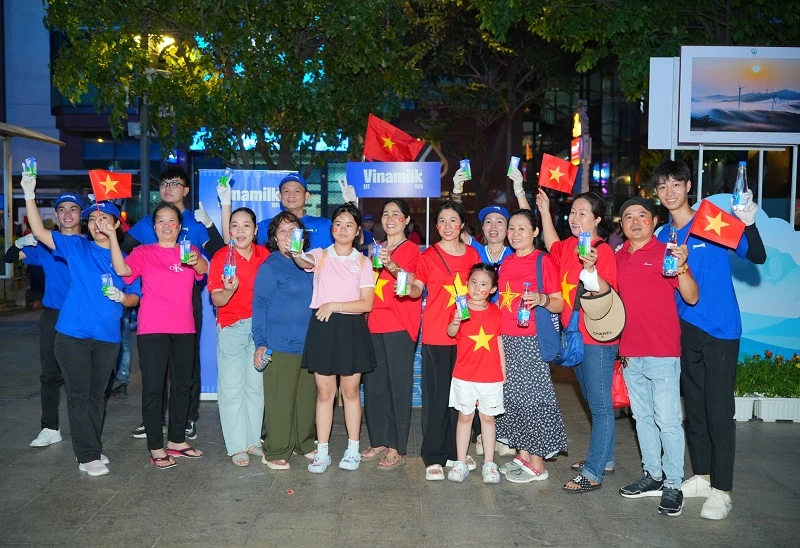 Hơn 150.000 sản phẩm Vinamilk tiếp sức các lực lượng và người dân tham gia đại lễ 30/4