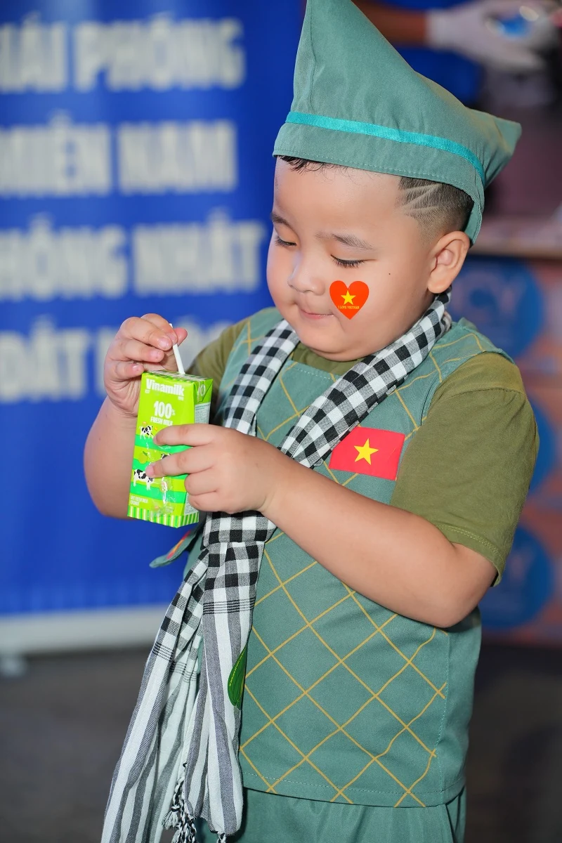 Hơn 150.000 sản phẩm Vinamilk tiếp sức các lực lượng và người dân tham gia đại lễ 30/4