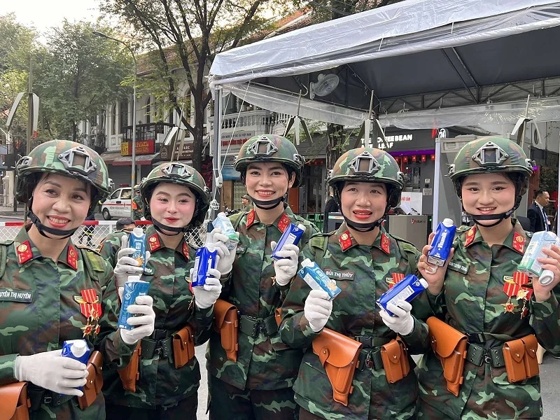 Hơn 150.000 sản phẩm Vinamilk tiếp sức các lực lượng và người dân tham gia đại lễ 30/4