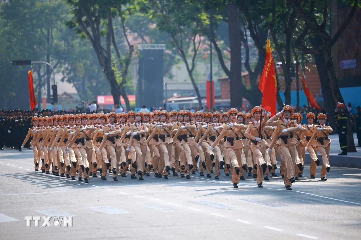 Hào hùng Lễ diễu binh, diễu hành kỷ niệm 50 năm thống nhất đất nước