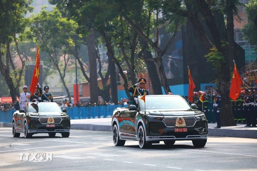 Hào hùng Lễ diễu binh, diễu hành kỷ niệm 50 năm thống nhất đất nước