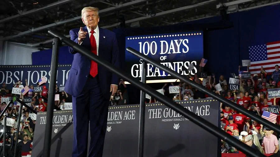 100 ngày đầu tiên của Tổng thống Donald Trump: Lùi một bước, tiến hai bước