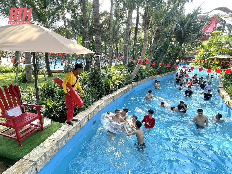 Các điểm đến nỗ lực đón khách an toàn trong kỳ nghỉ lễ