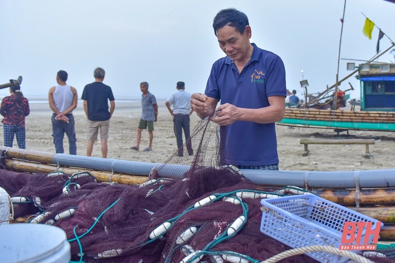 Ngư dân Quảng Xương ra khơi “săn” lộc biển dịp nghỉ lễ 30/4