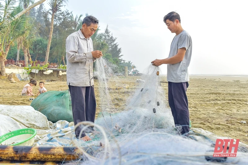 Ngư dân Quảng Xương ra khơi “săn” lộc biển dịp nghỉ lễ 30/4