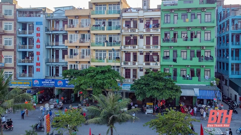 Sầm Sơn đông nghịt người trong ngày đầu nghỉ lễ