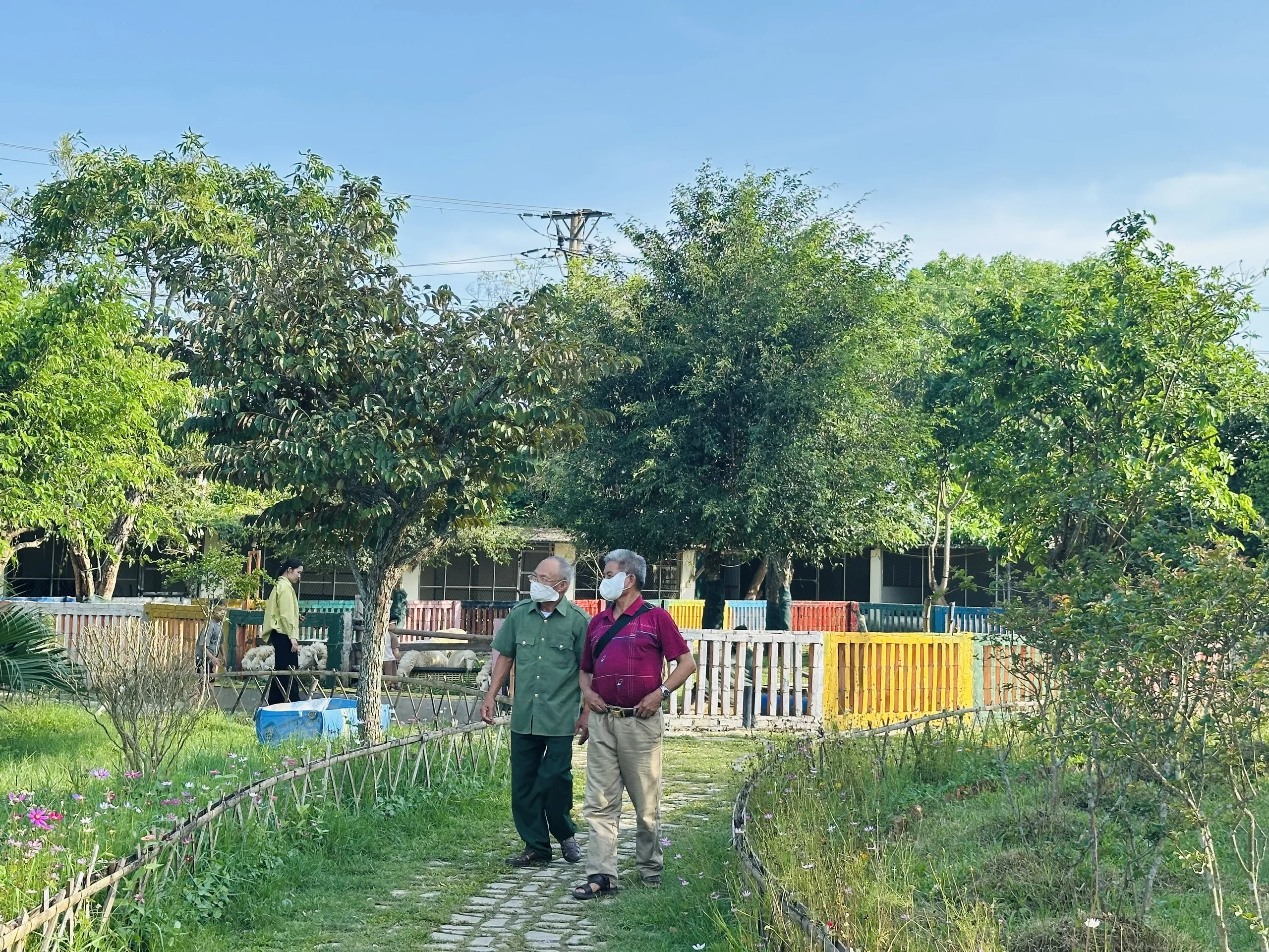 Người dân tận hưởng kỳ nghỉ xanh ngay trong thành phố