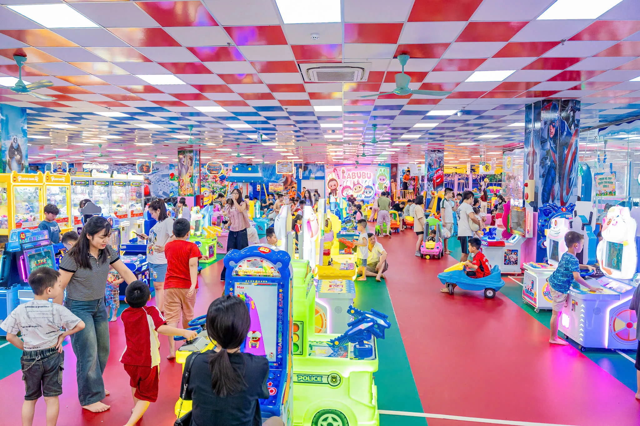 Các khu vui chơi dành cho trẻ em nhộn nhịp trong kỳ nghỉ lễ