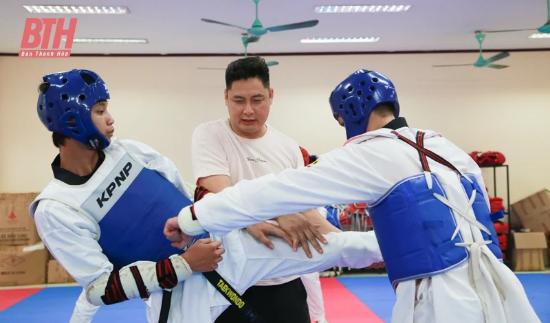 Vận động viên tập luyện không nghỉ lễ chuẩn bị cho các giải đấu lớn