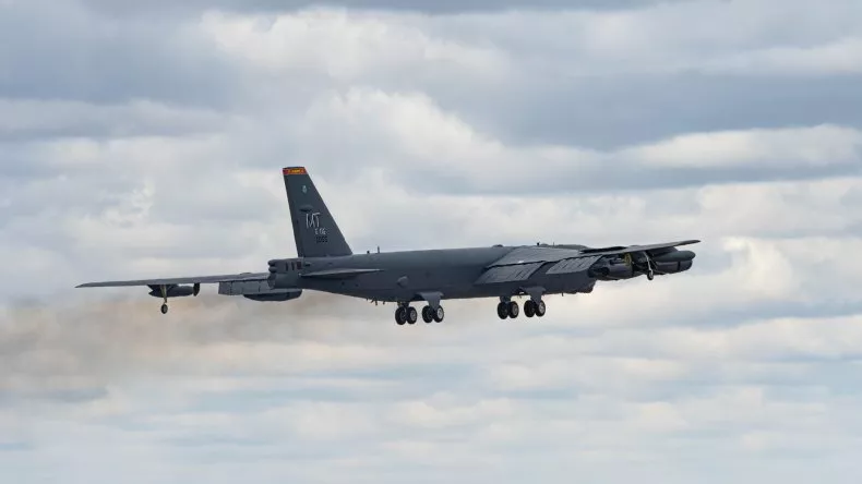 Máy bay ném bom Mỹ tập trung, Iran cảnh báo: Cổng địa ngục