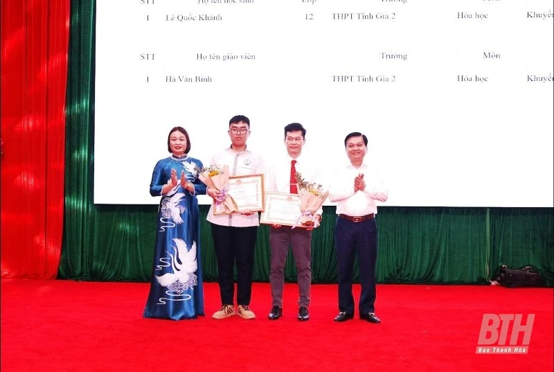 Thị xã Nghi Sơn tuyên dương, khen thưởng học sinh và giáo viên có học sinh đoạt giải trong kỳ thi học sinh giỏi cấp quốc gia, cấp tỉnh